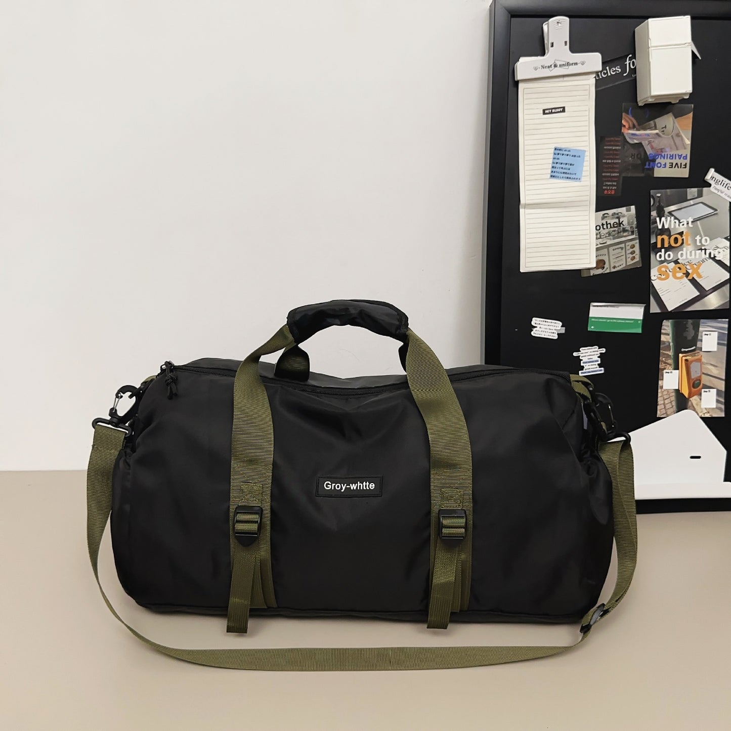 Sportliche Reisetasche mit Verstellbarem Schulterriemen und Robustem Tragegriff Brehn