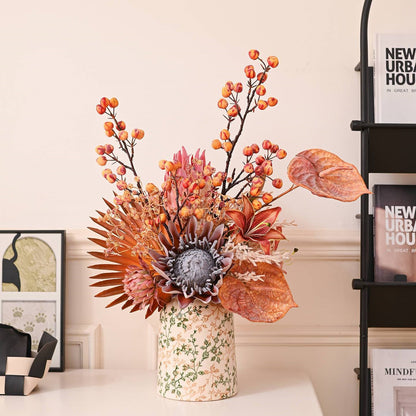 Künstlerisch gestaltetes Blumenarrangement