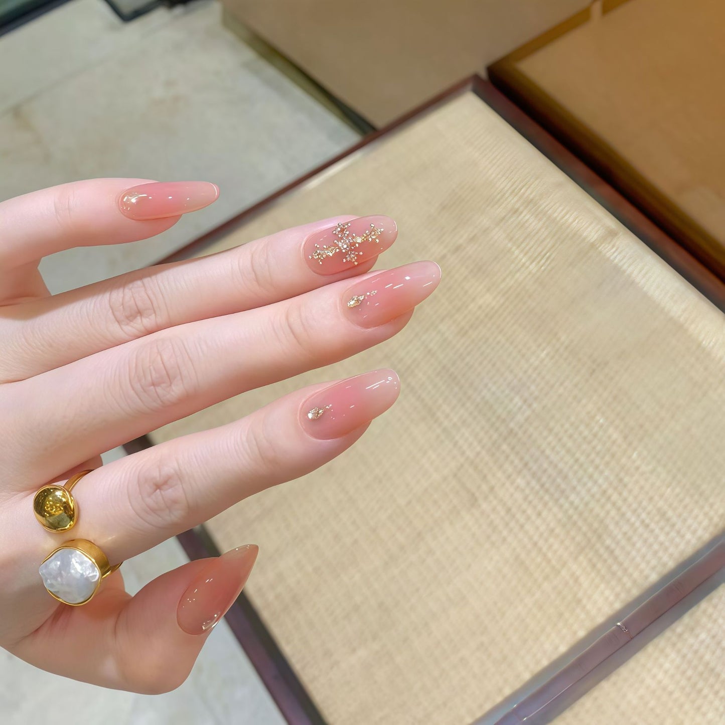 Kunstnägel mit Glamourösem Glitzer-Muster Brehn