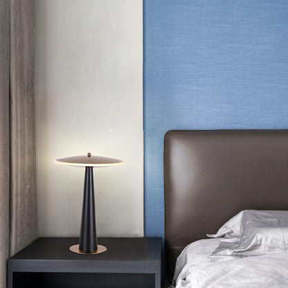Minimalistische Kegel Tischlampe