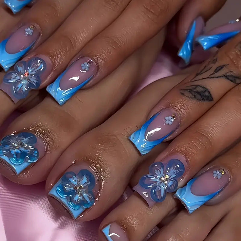 Blumeninspiriertes Press-On Nageldesign Brehn