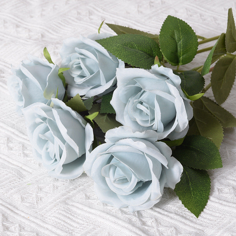 Elegante Seiden schwarze Rosenstiel