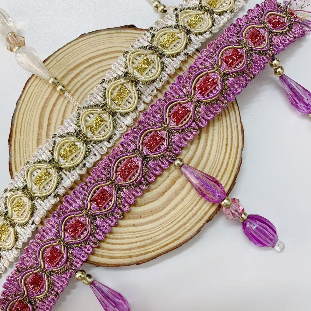 Elegante und Auffällige Borte mit Glaskristallen Brehn