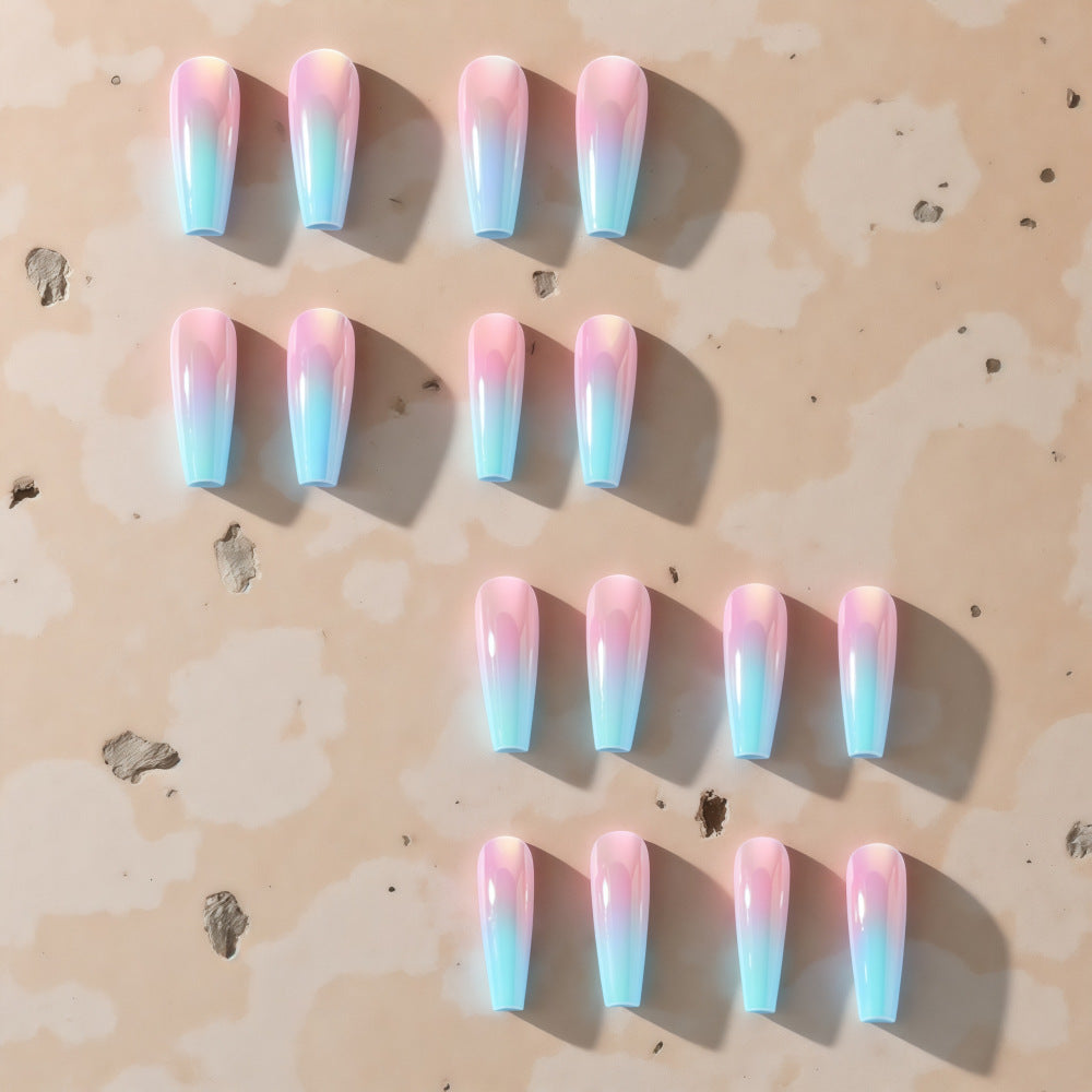 Kunstnägel im modernen Glitzer-Gradient-Design Brehn