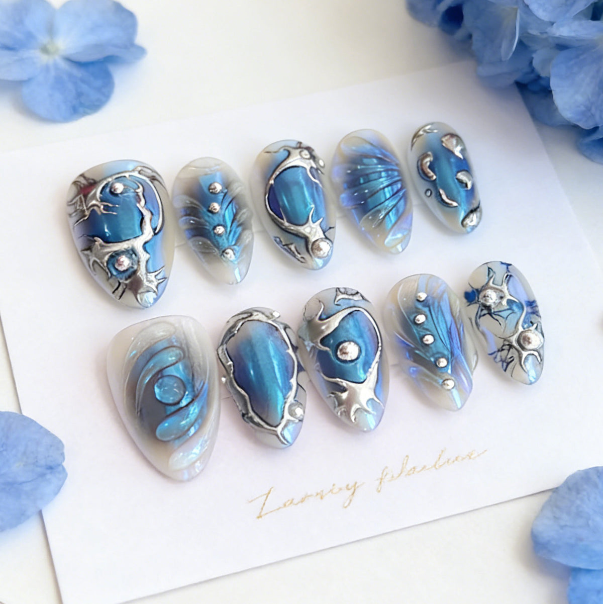 Premium Künstlerische Druck-Nagel-Set mit Silber und Blau Designs