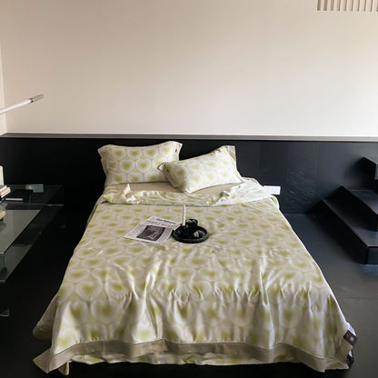 Bettwäsche-Garnitur aus Baumwollsatin mit dezentem Herz-Jacquard und seidig-glänzendem Finish Brehn