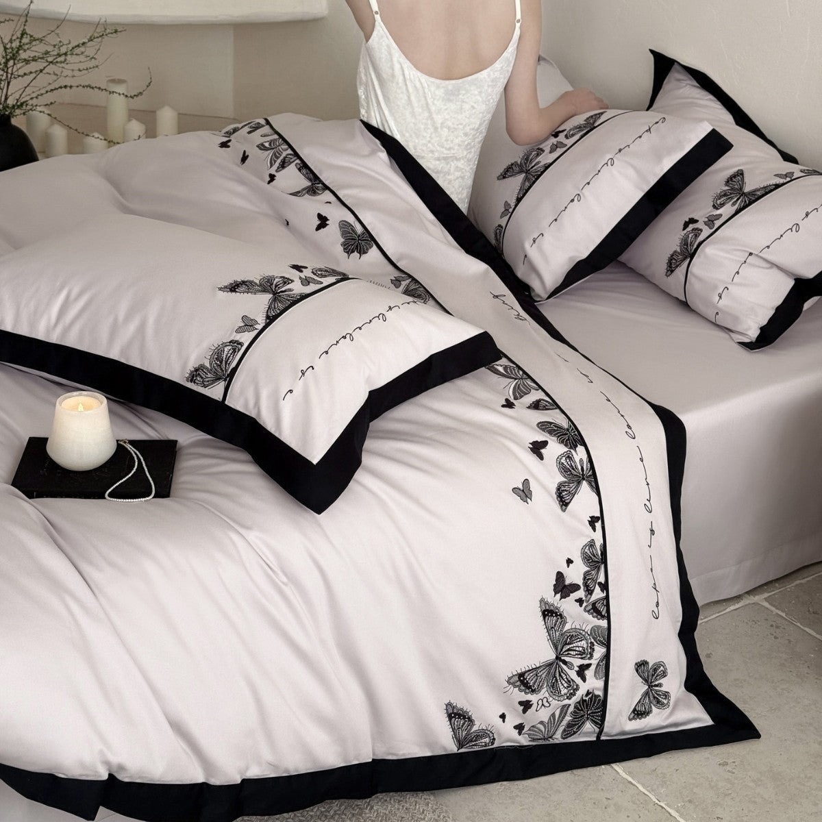 Botanische Schmetterling Bestickte Baumwollsatin Wendebettwäsche Set mit kontrastfarbigem Paspelrand und Euro-Kissenbezügen