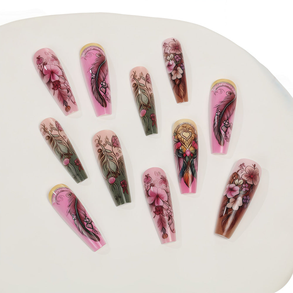 Kunstnägel im floralen und eleganten Design Brehn