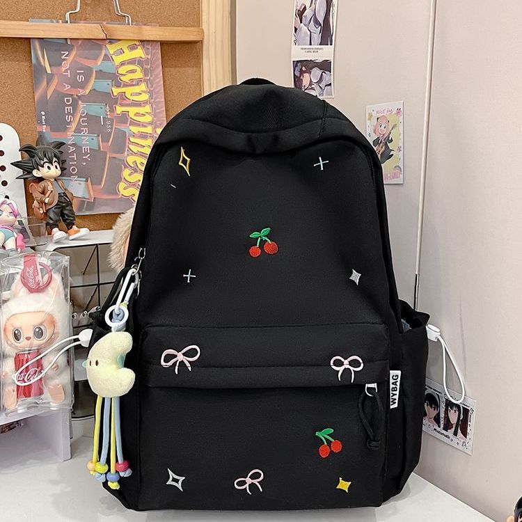 Verspielter Rucksack mit Stickereien Brehn