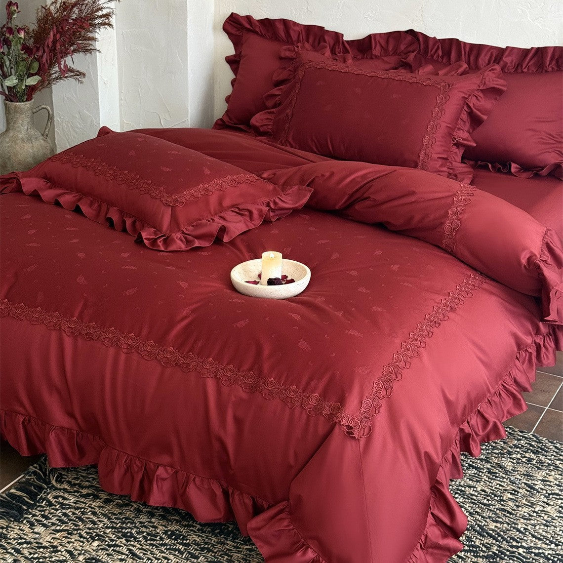 Luxuriöses Rüschendes Spitzenbettbezug-Set mit besticktem Wellenrand