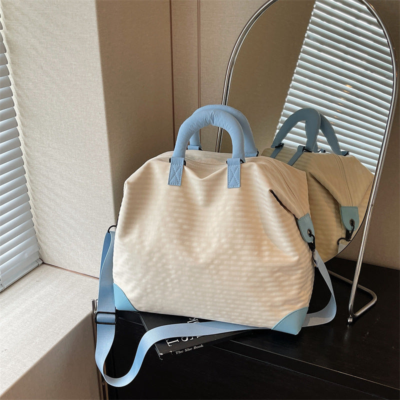 Modische Reisetasche Mit Ergonomischem Tragegurt Und Strukturiertem Innenraum Brehn