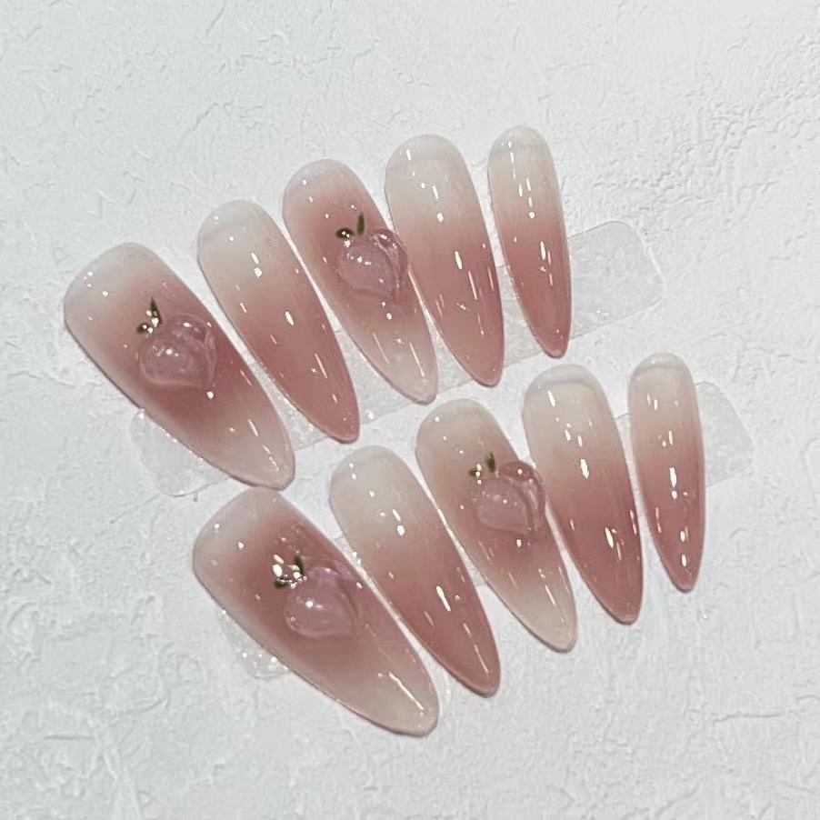 Elegantes Press-On Mandel-Nagel-Set mit Herzdetails Brehn