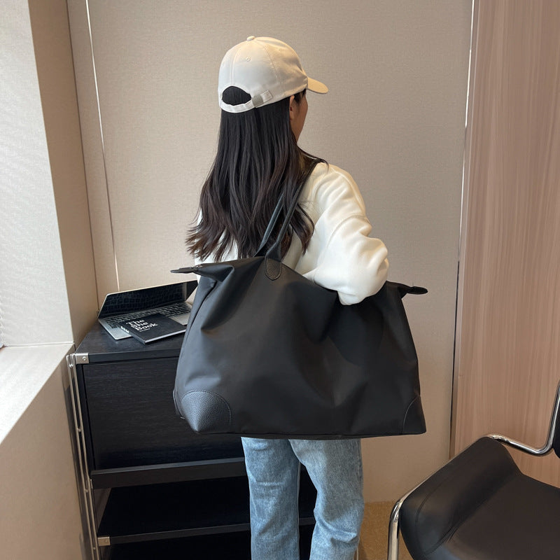 Damen Große Reisetasche mit wasserabweisendem Material und ergonomischen Tragegriffen Brehn