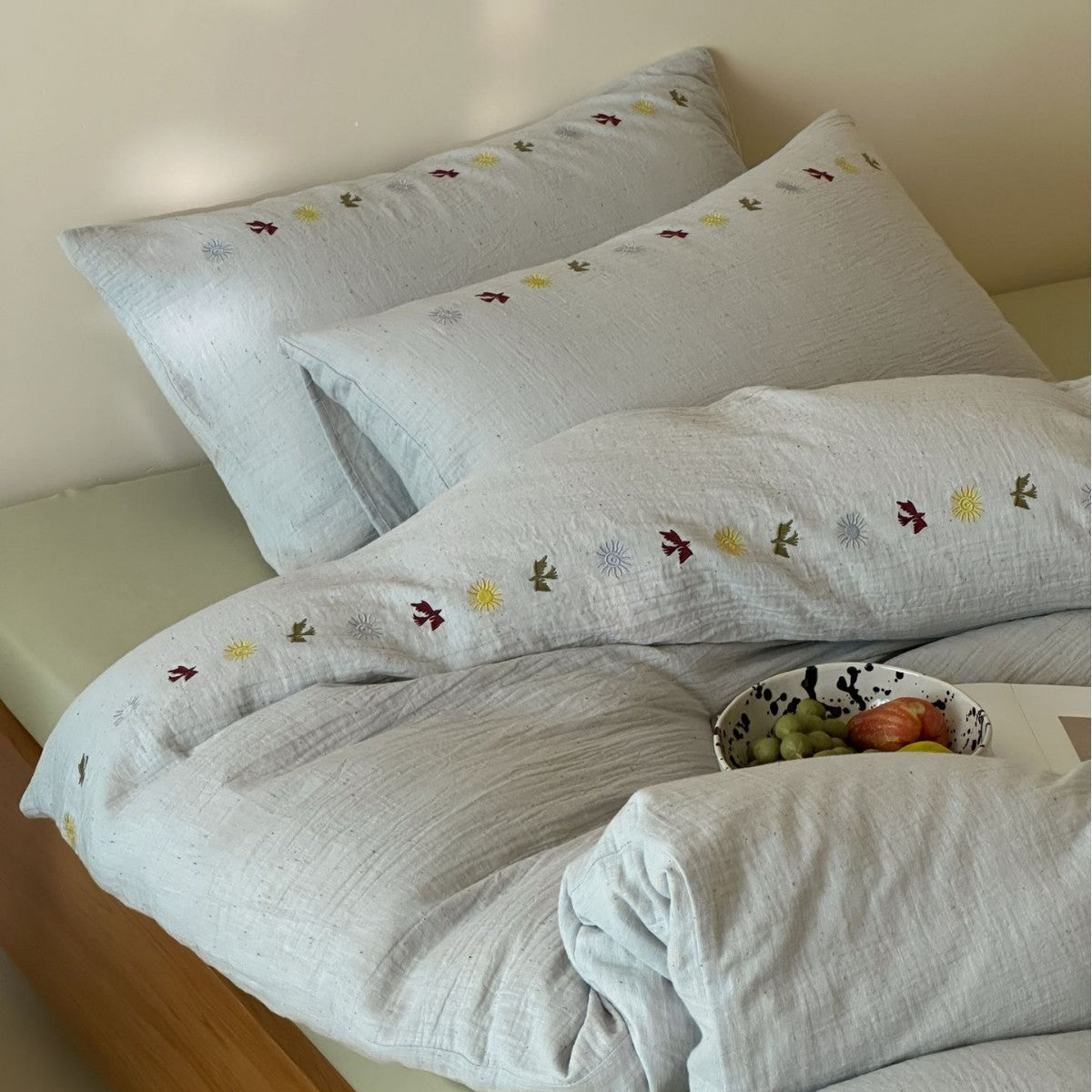 Leichtes Baumwoll-Musselin Bettwäscheset mit zarter Blumenstickerei
