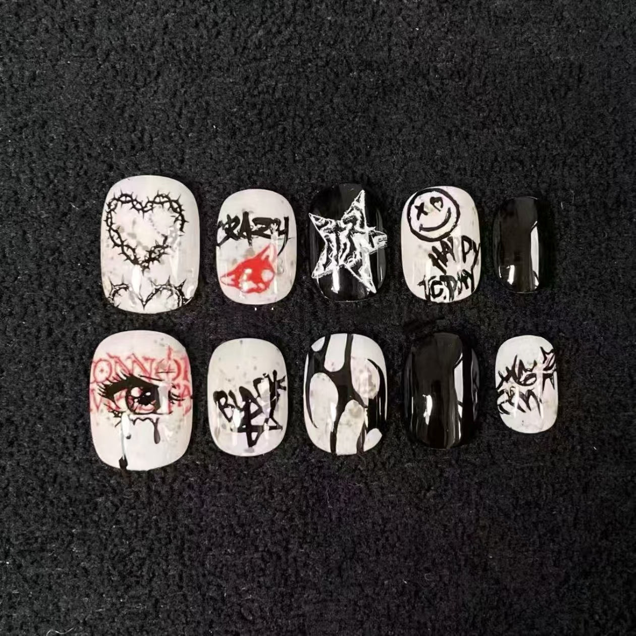 Künstlerisches Press-On-Nagelset mit geometrischen Designs Brehn