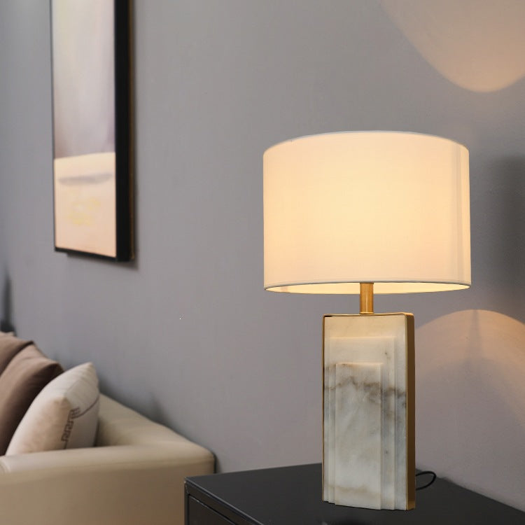 Zeitgenössische Tischlampe mit Marmorsockel