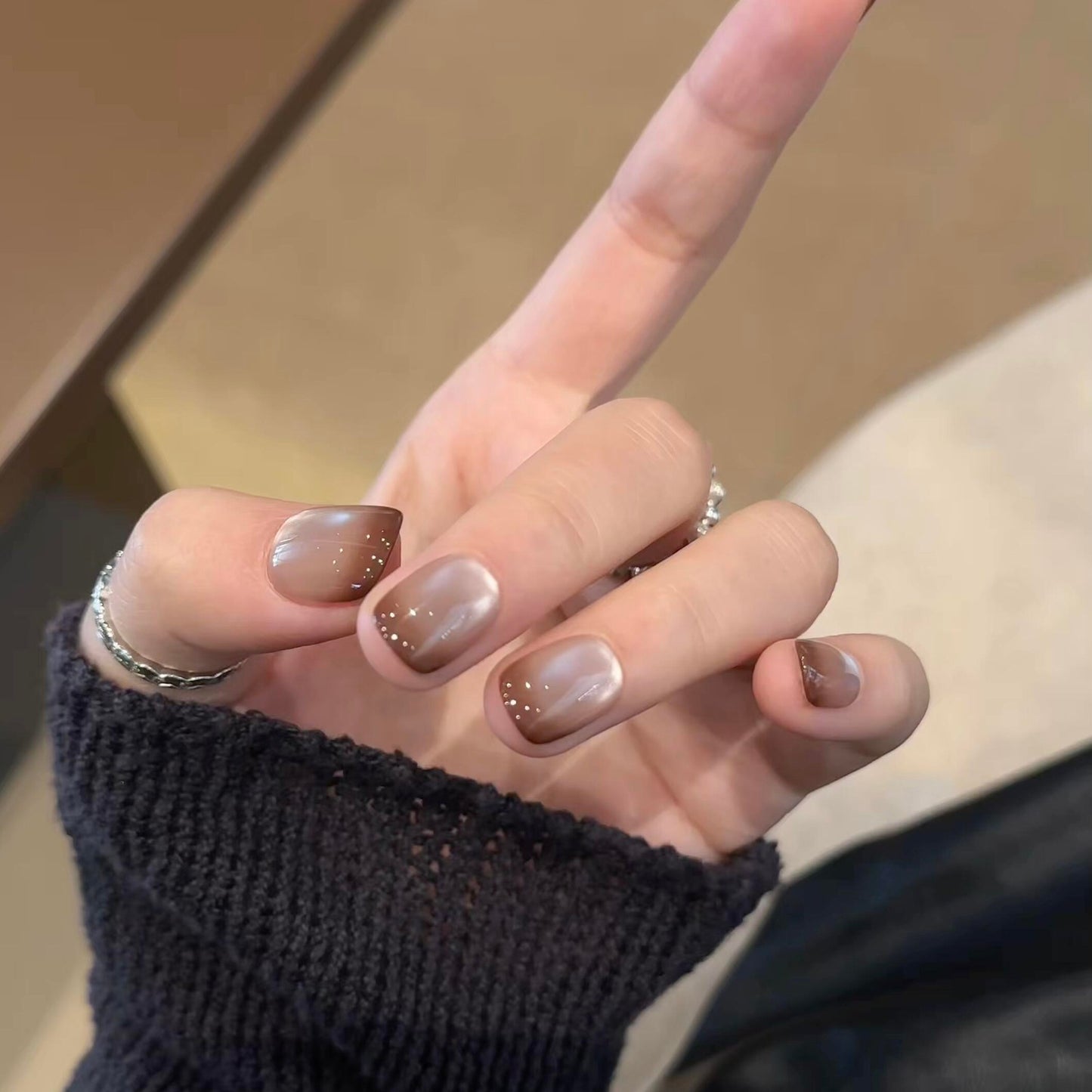 Kunstnägel mit Elegantem Farbverlauf und Glitzerelementen Brehn
