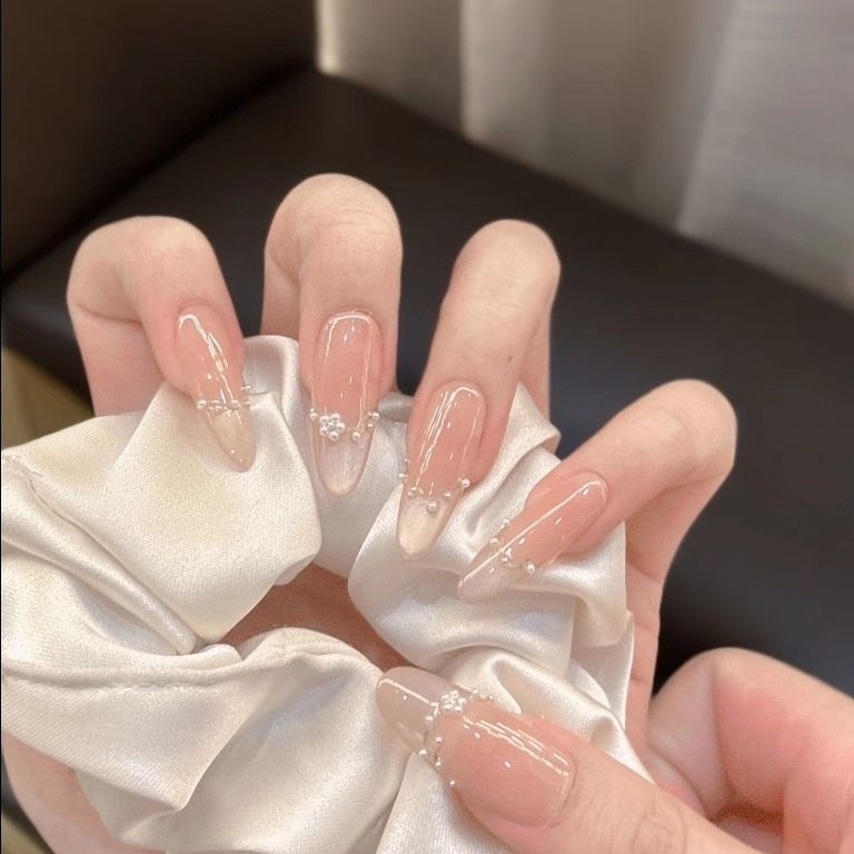 Elegante mit Strass verzierte Press-On Nagelspitzen Brehn