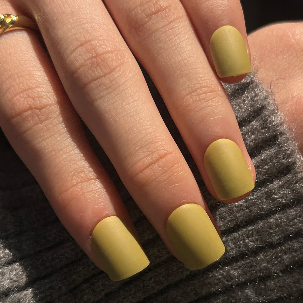 Künstliche Nagelkunst mit mattem Finish Brehn