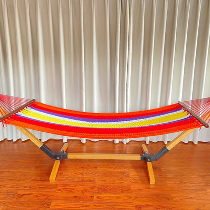 Gewebte Baumwollhammock mit Holzspreaderleisten und freistehendem Gestell Brehn