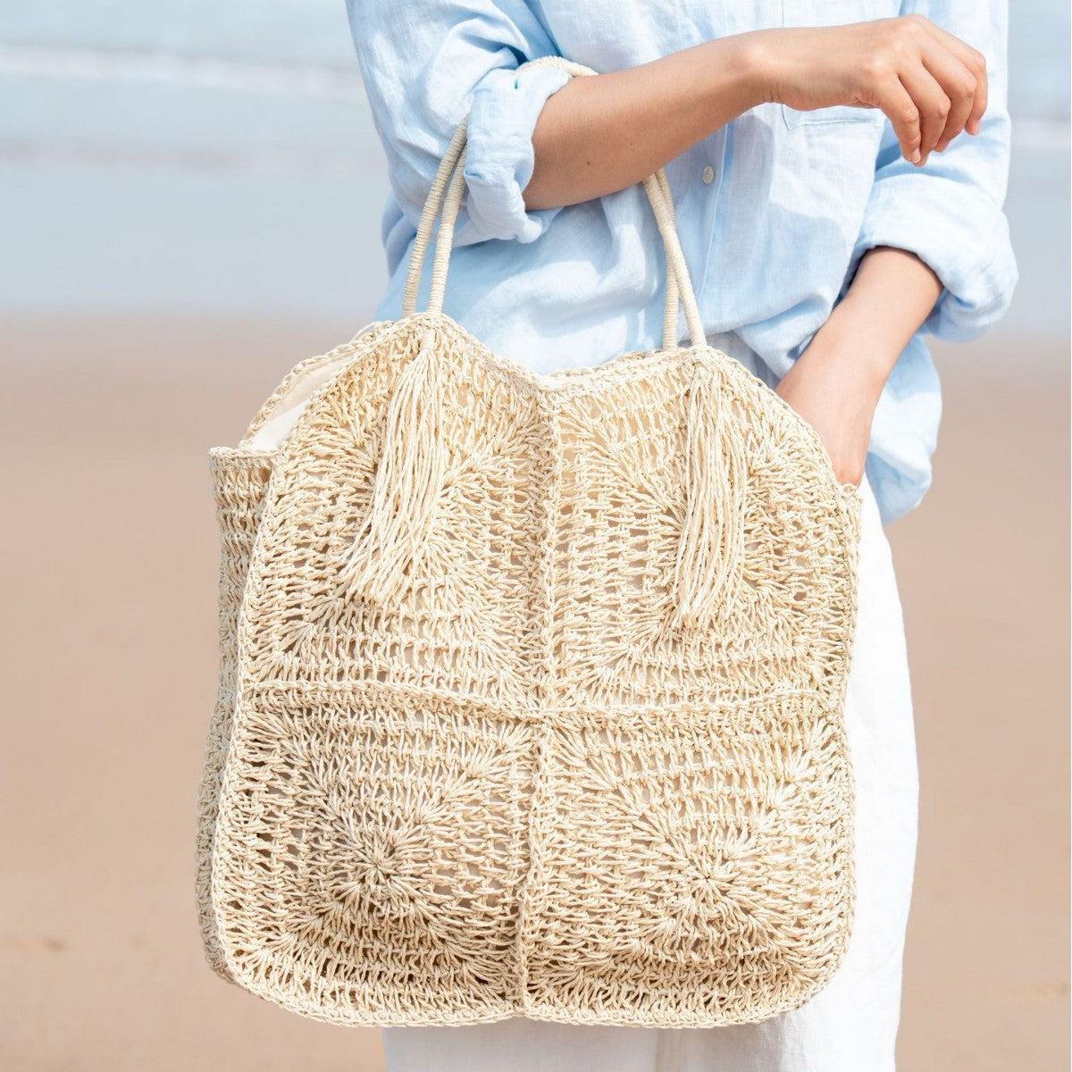 Geräumige Handtasche Aus Geflochtenem Naturmaterial mit Fransen Brehn