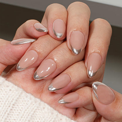 Kunstnagelset mit modernem French-Tip-Design Brehn