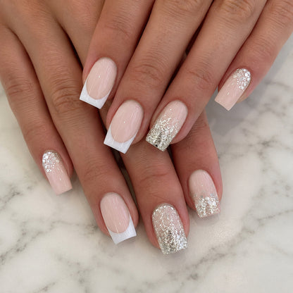 Glamouröse Franse Tipp Glitzer Nagelverlängerungen Brehn