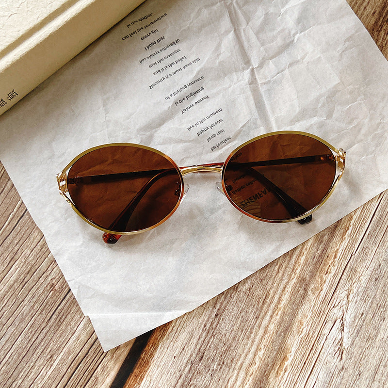 Runde Sonnenbrille mit Goldenen Akzenten Brehn