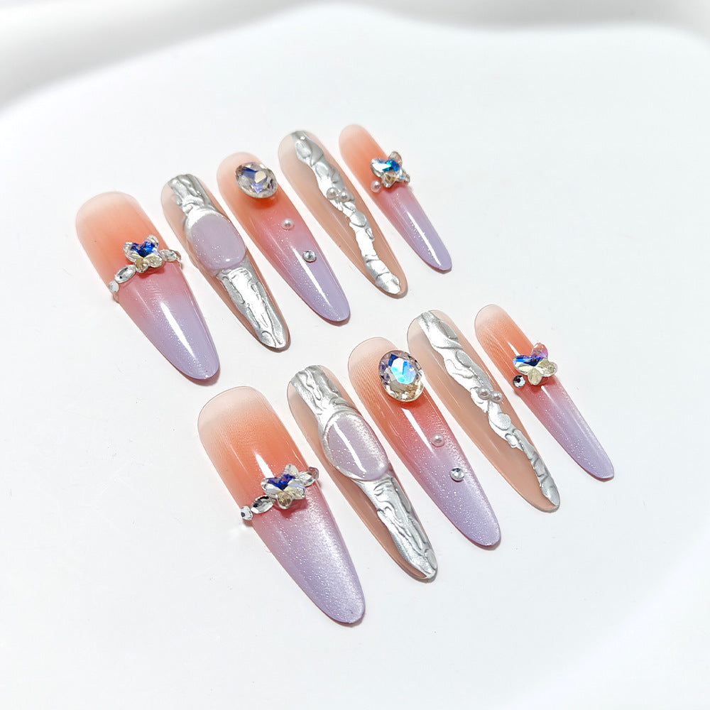 Kunstnägel mit Elegantem Ombre-Design und Schmuckakzenten Brehn