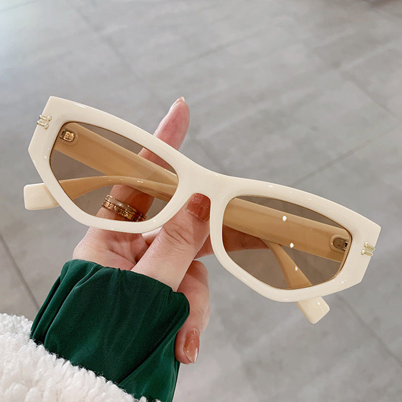 Damen geometrische Sonnenbrille mit geschwungenem Rahmen und schützendem UV-Filter Brehn