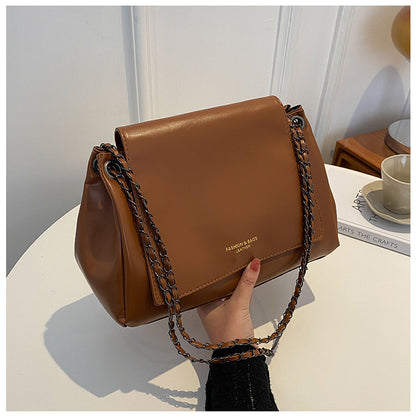 Elegante Schulterhandtasche mit Ketten-Detail