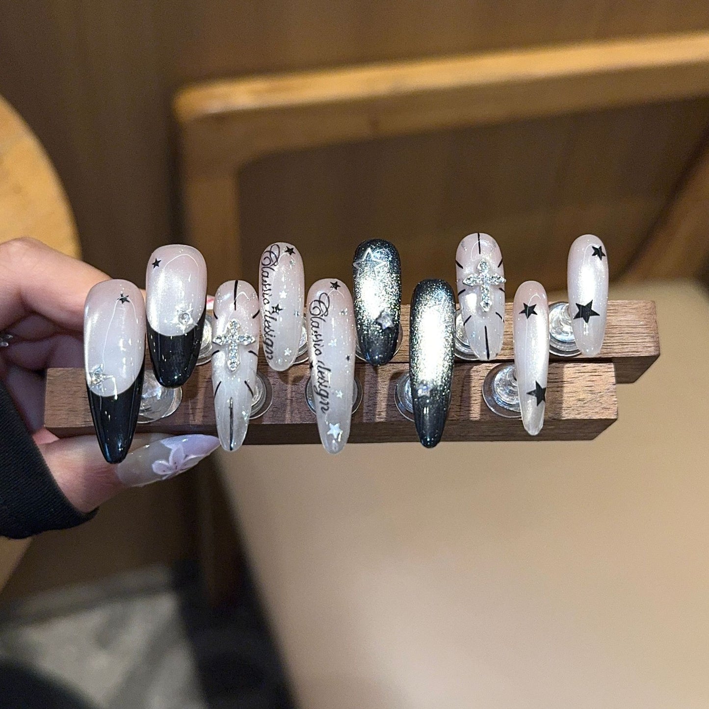Kunstnägel mit Verspieltem Sternen-Design Brehn