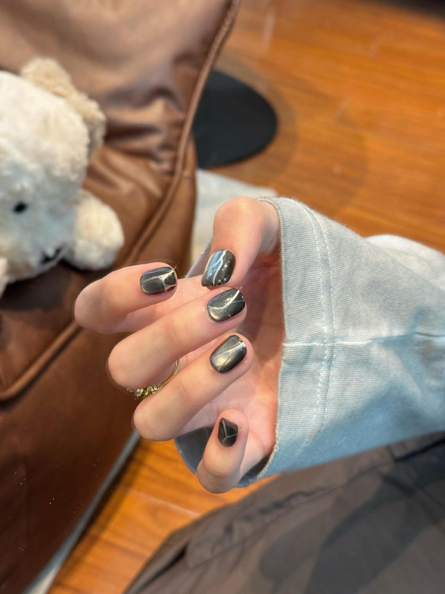Kunstnagelset mit Modernem Geometrischen Design Brehn