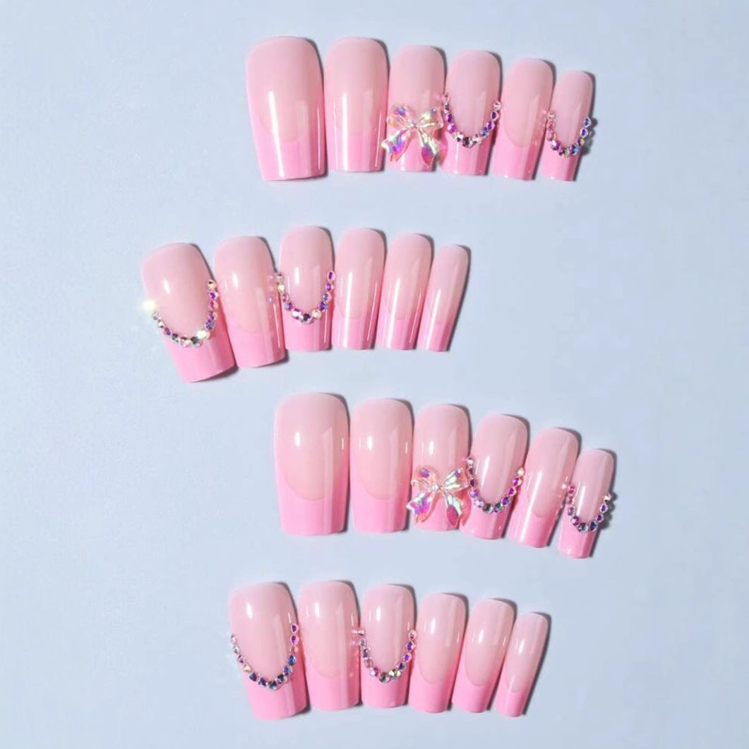Kunstnagelset mit eleganten Verzierungen Brehn