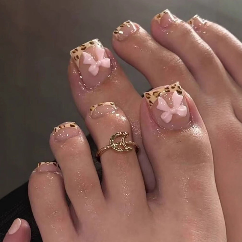 Fußnagelkunstset mit lebhaften Schleifen-Design und trendigem Leopardenmuster Brehn