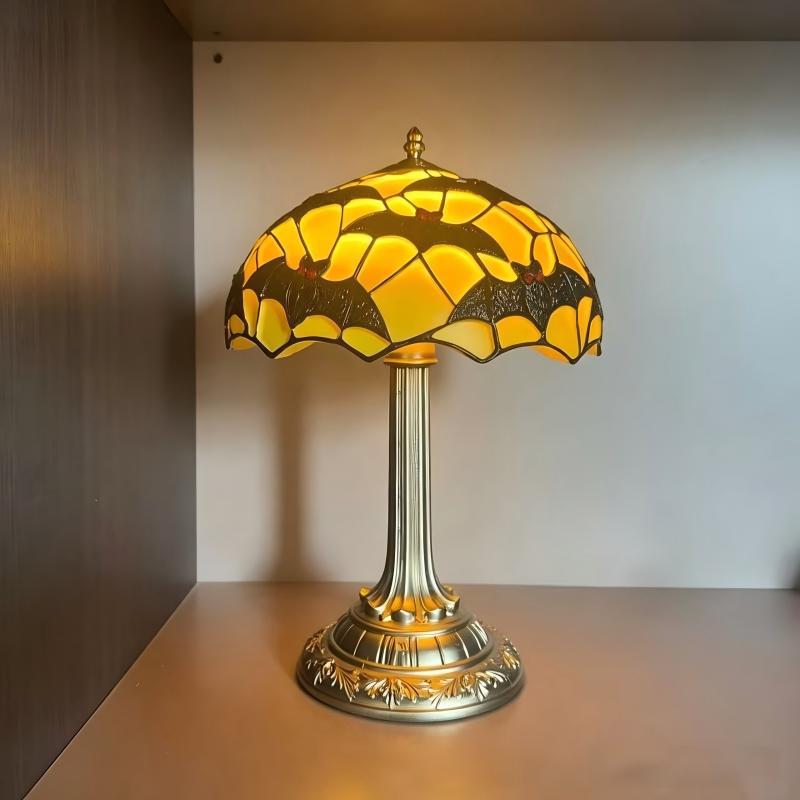 Dekorative Tischlampe im Fledermausdesign Brehn