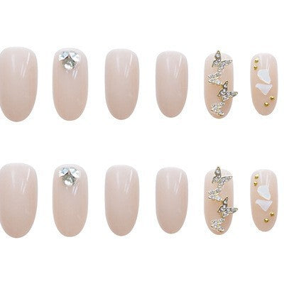 Luxuriöse dekorative Press-On Nagelkunst mit Edelsteindetails Brehn