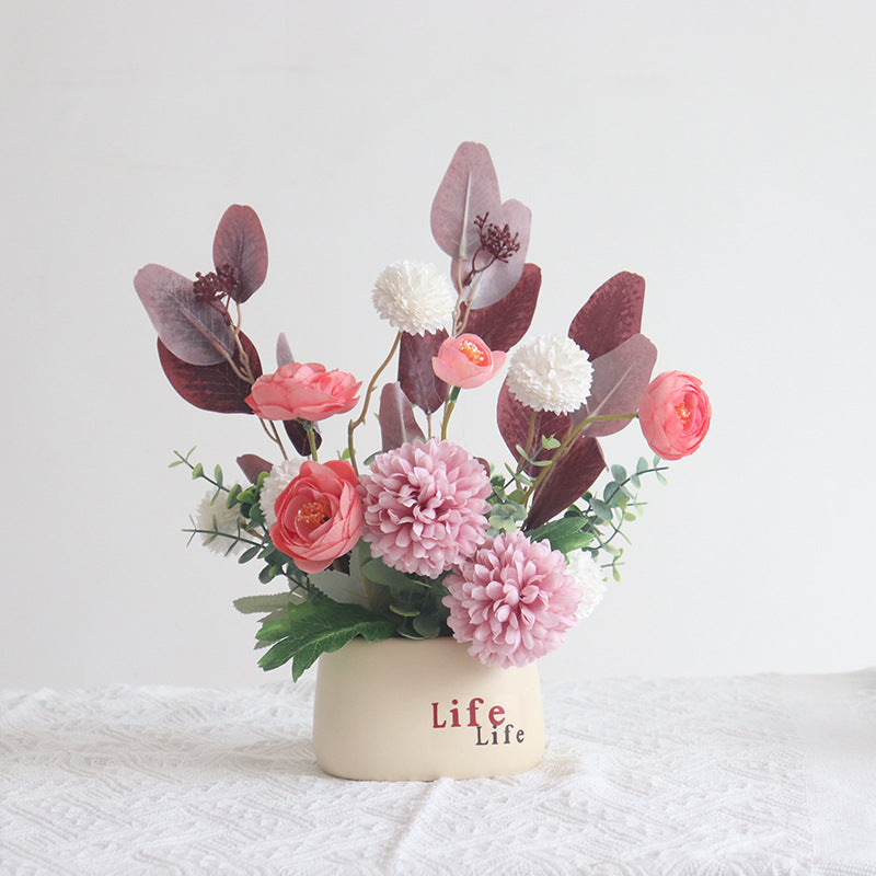 Dekorative Blumenarrangement für Tischdekoration