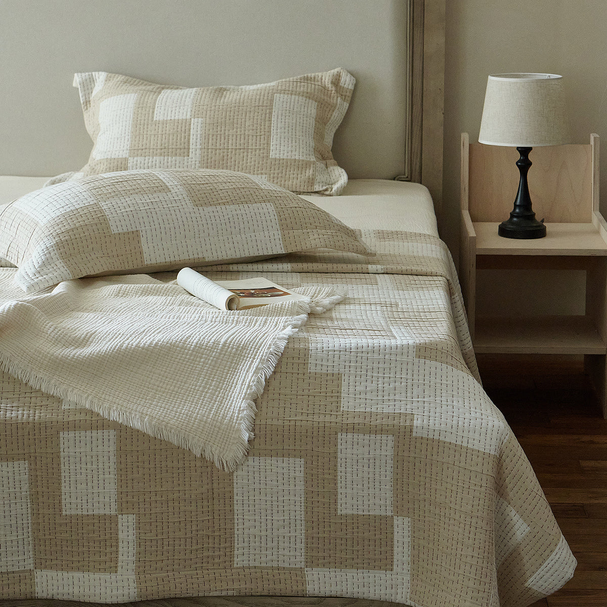 Gestepptes Baumwoll-Bettüberwurf-Set mit leichtem Patchwork‑Relief