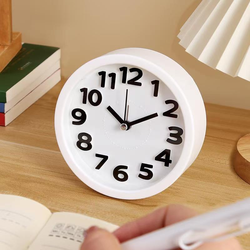 Moderne Tischuhr Im Minimalistischen Design Brehn