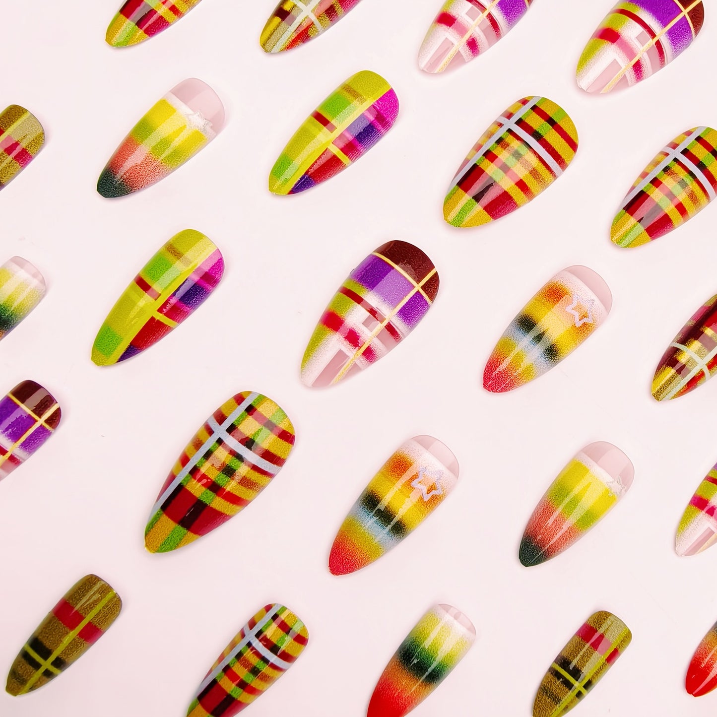 Kreative Kunstnägel mit Auffälligem Plaid-Muster Brehn