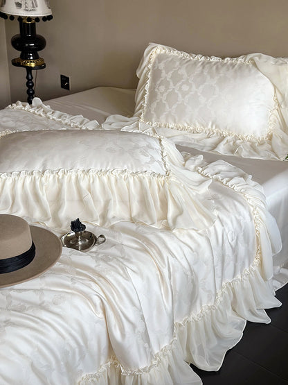 Elegantes Satin-Bettwäscheset mit großzügigem Rüschenvolant und Ton-in-Ton Jacquardmuster