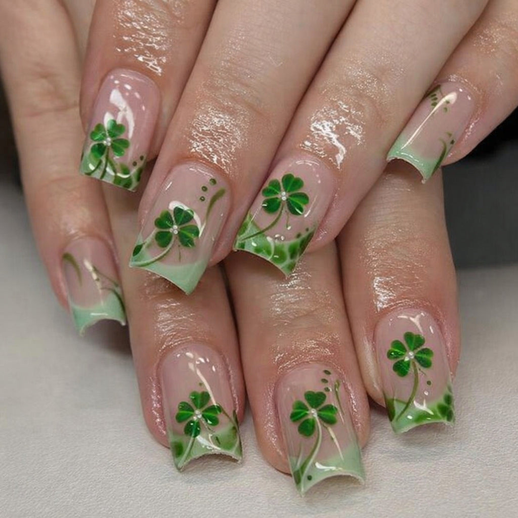 Kunstnagelset mit glamourösen Glitzer- und Glücksdesigns Brehn