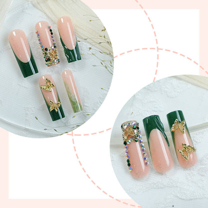 Kunstnägel im eleganten Design mit Glitzer- und Blütenakzenten Brehn