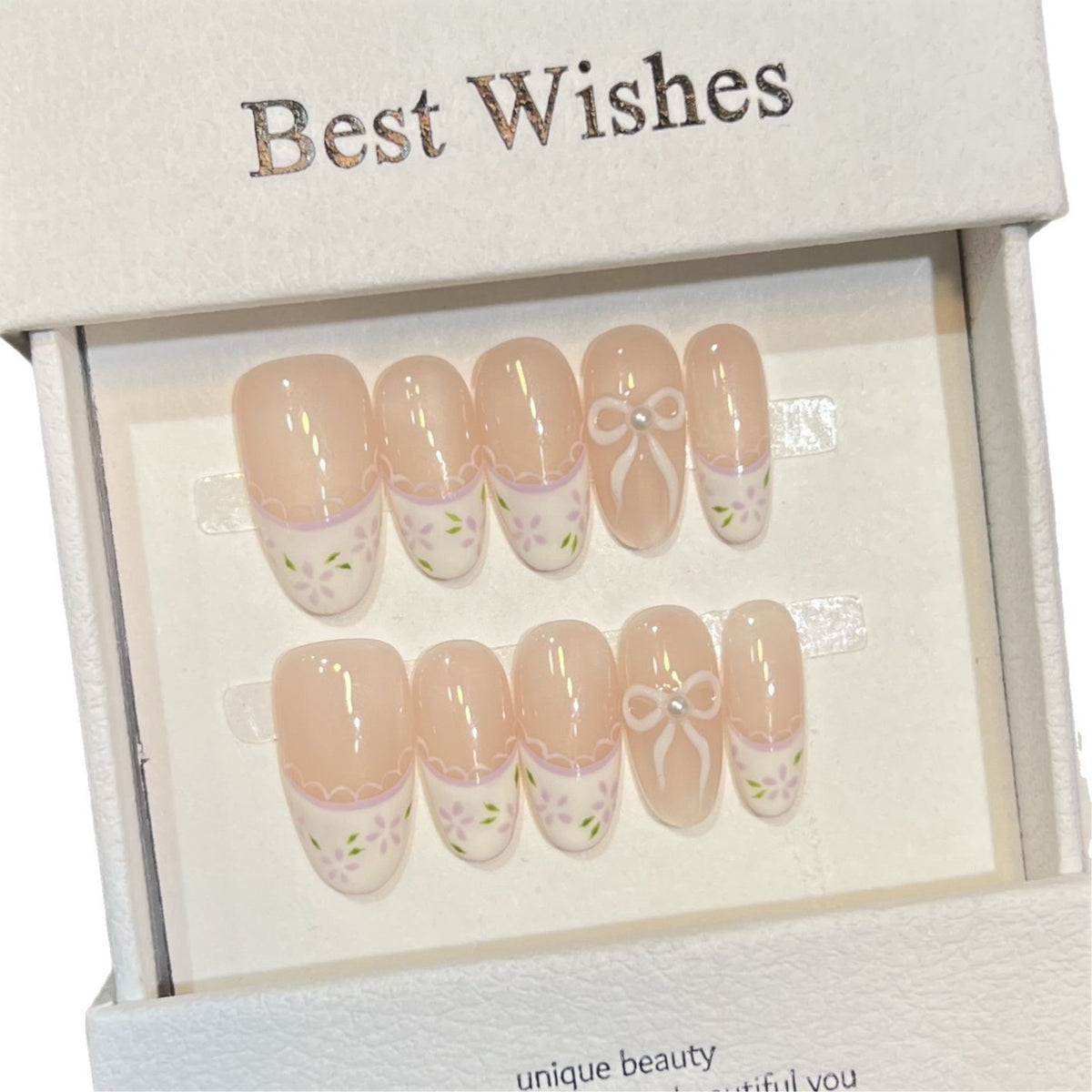 Dekoratives Press-On Nagelset mit floralem Schleifen-Design Brehn