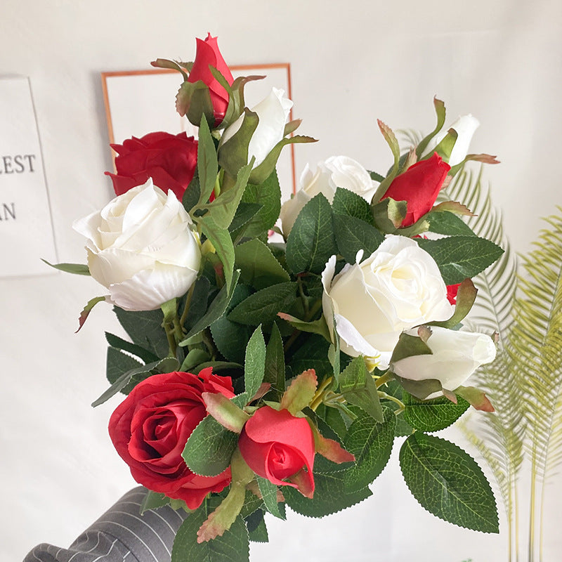 Realistische künstliche Rosenstängel