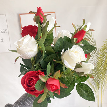 Realistische künstliche Rosenstängel