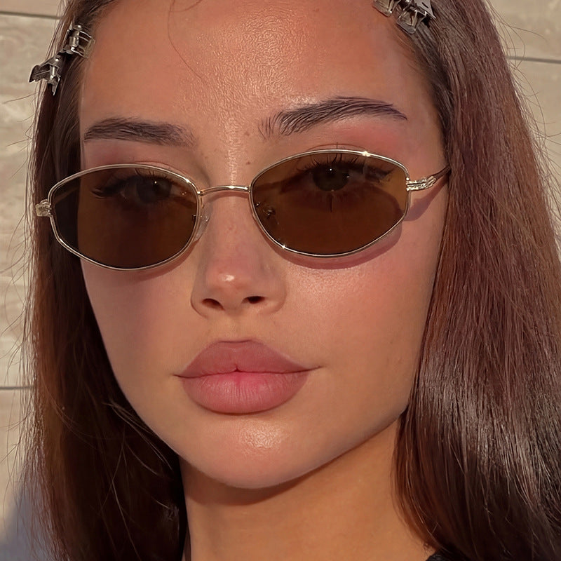 Damen modische Sonnenbrille im minimalistischen Ovaldesign Brehn