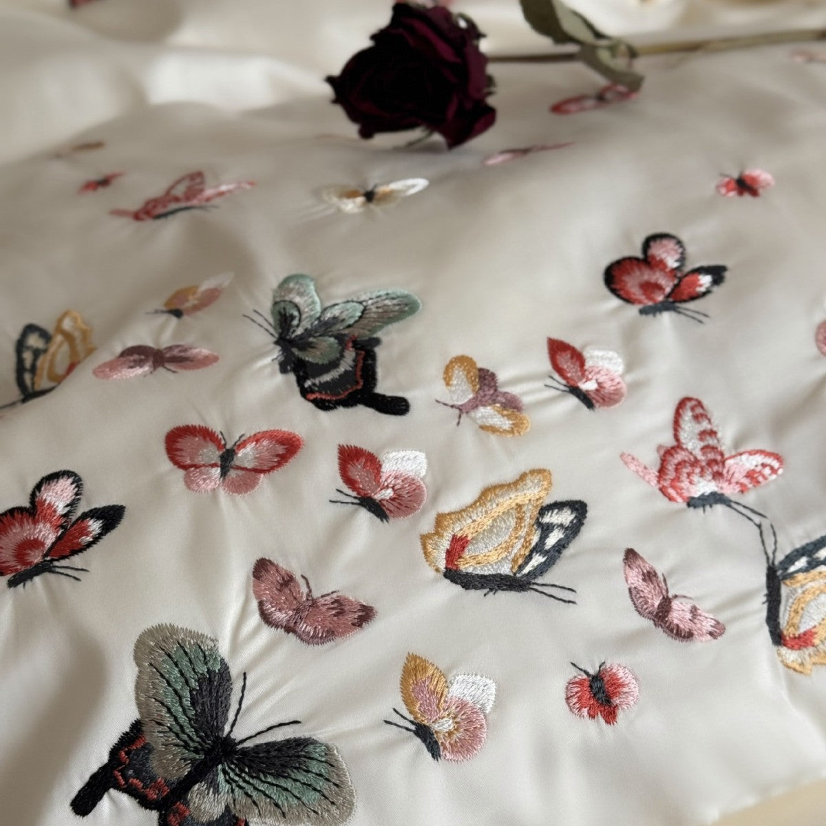 Bestickte Schmetterling Baumwollsatin Bettbezug Set