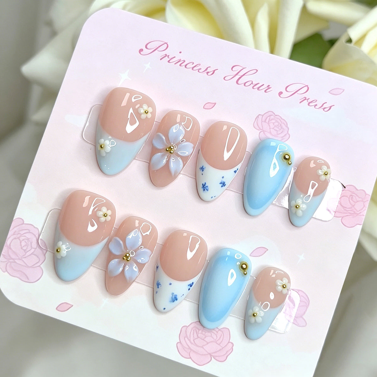 Künstlerisches floral-verziertes Press-On Nageldesign